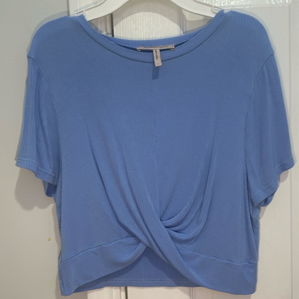 Knotted cropped blue tee